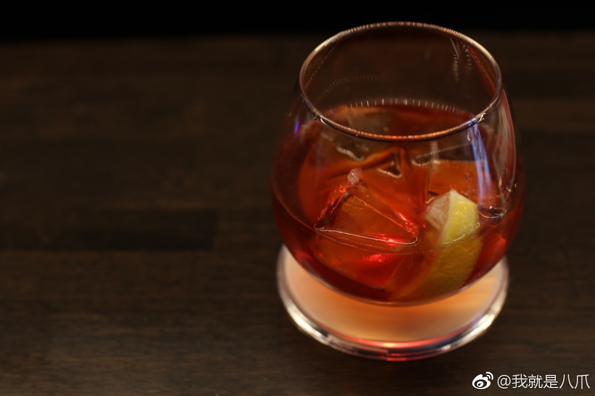 夜总会魅力无限：热情迎接、音乐醉人、美酒佳肴、激情演出(图1)