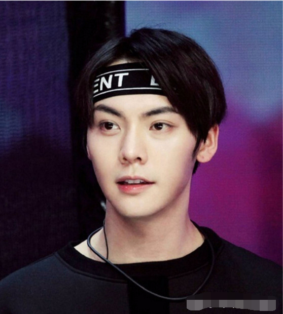 男生束发带的几种戴法,显得整个人帅气精神,活