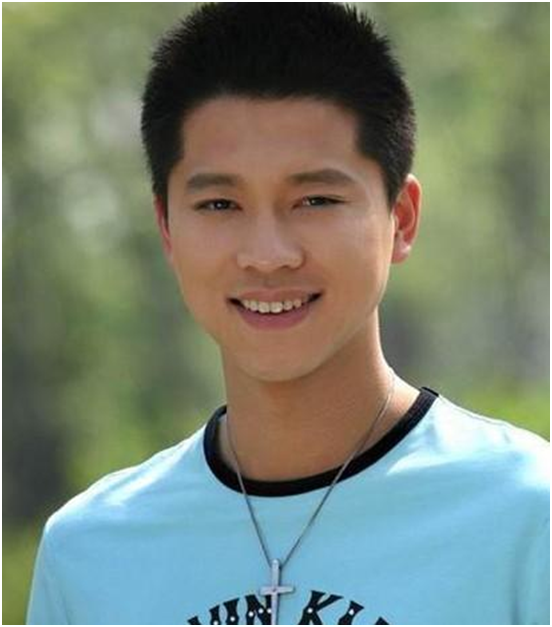 李小萌|王雷|接吻戏_新浪新闻