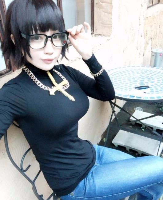 全职猎人cos网友小滴能不能别掀衣服秀纹身了下着雪呢