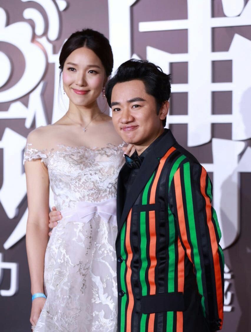 邓莎老公曝光,光头大肚腩,娱乐圈美女与野兽的夫妻还有这些