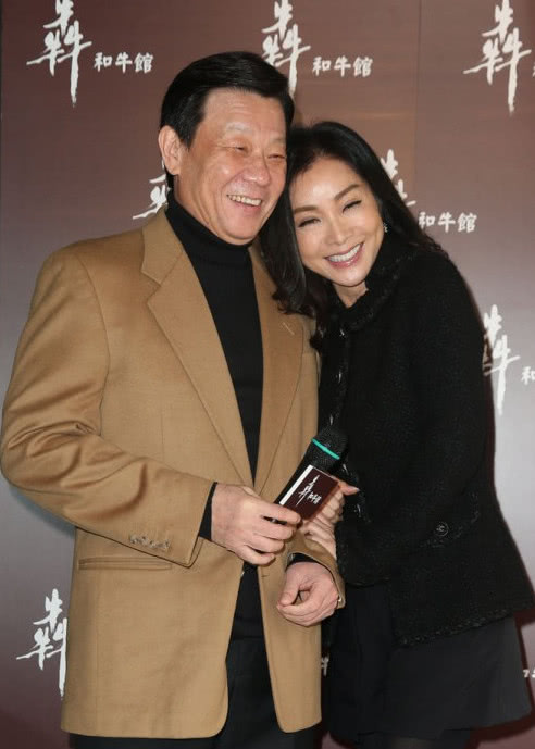 两位美妻同住一栋楼,和睦相处从未吵架|寇世勋|获奖|许黎丹_新浪新闻