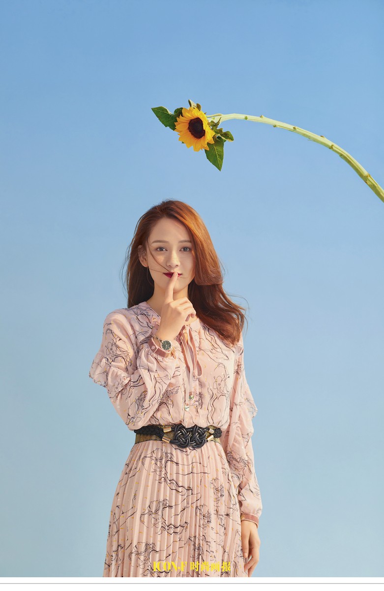 陈乔恩曝光一组封面大片分享夏季清时尚穿搭秘籍