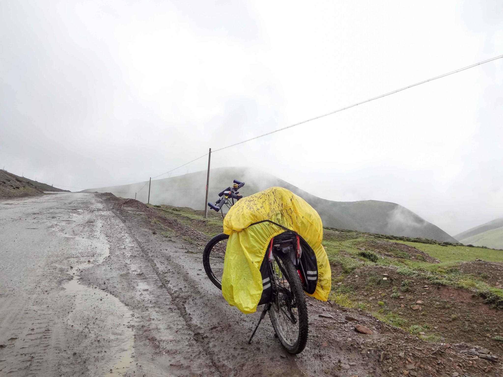 为什么川藏线上越来越难搭车?穷游女生也不例外!