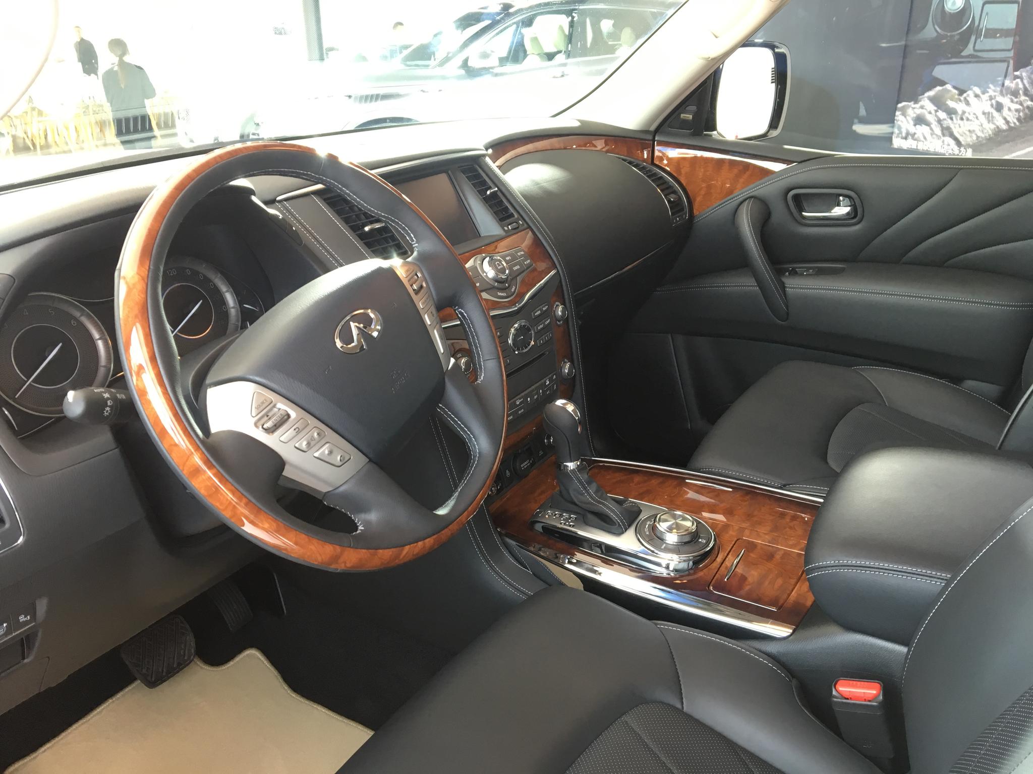 北京车展里的庞然大物,实拍英菲尼迪qx80,内饰设计是硬伤