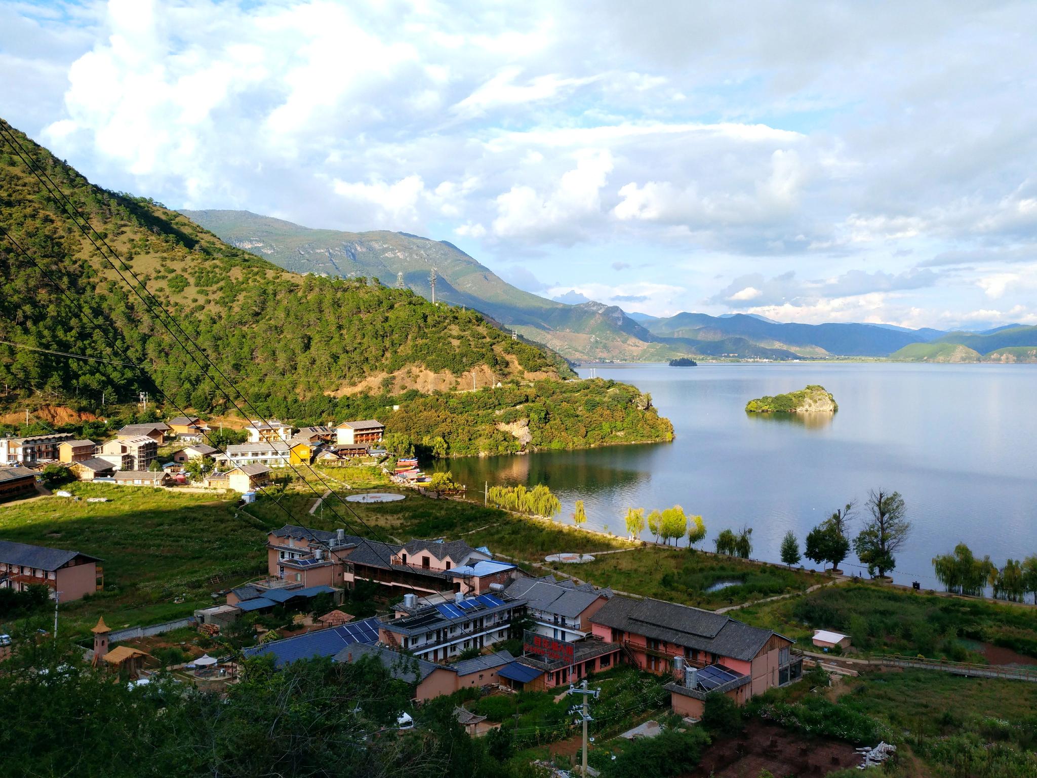宁蒗泸沽湖摩梭人转山节活动,还有醉美的泸沽湖,随手一拍即是风景