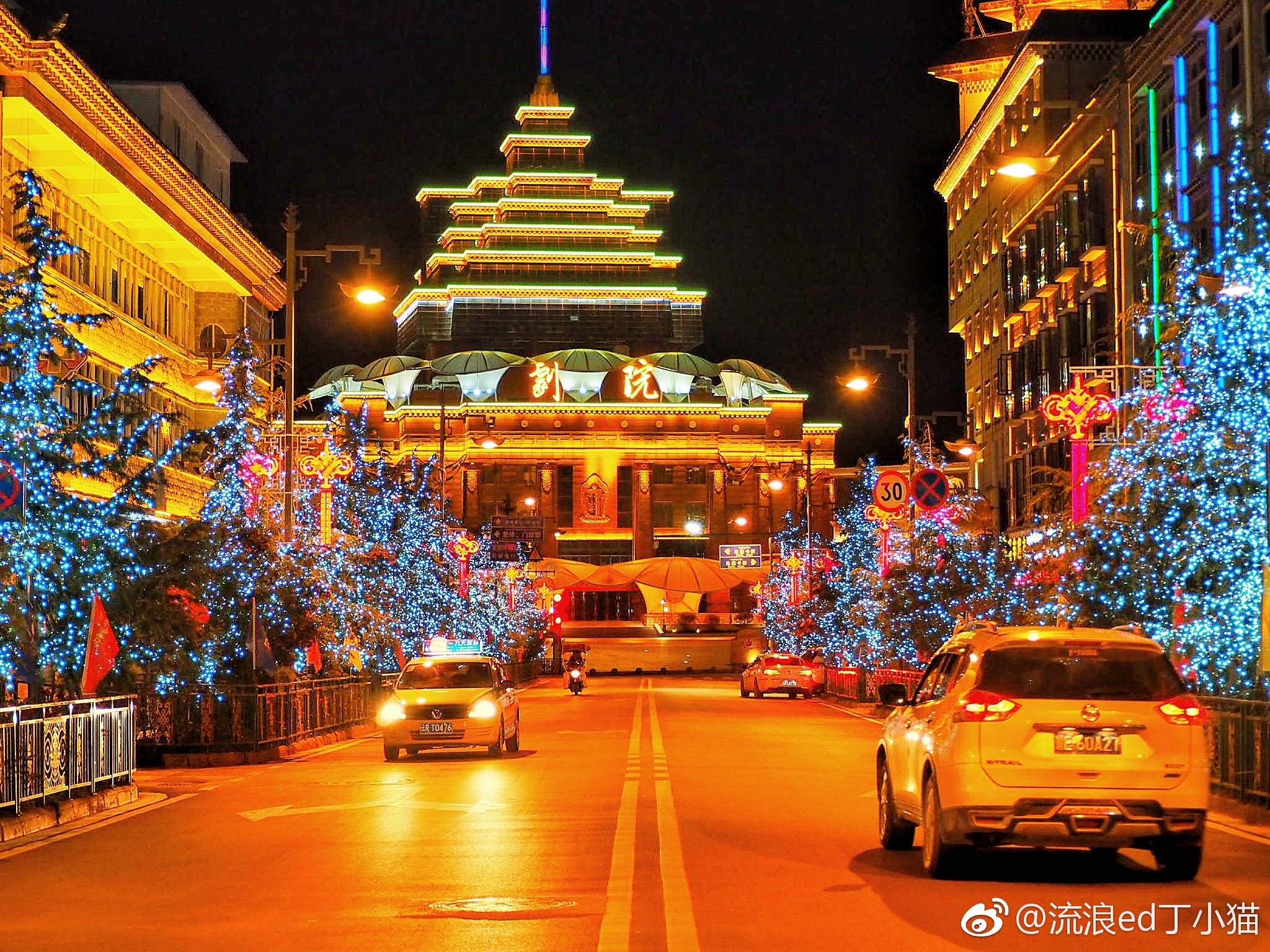 独克宗古城"涅盘重生"如今美的无以言表地处川藏滇交汇这里不仅