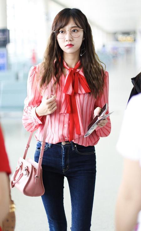 终于知道了冯薪朵为啥出门总戴眼镜,不是近视,也不是装文化人!