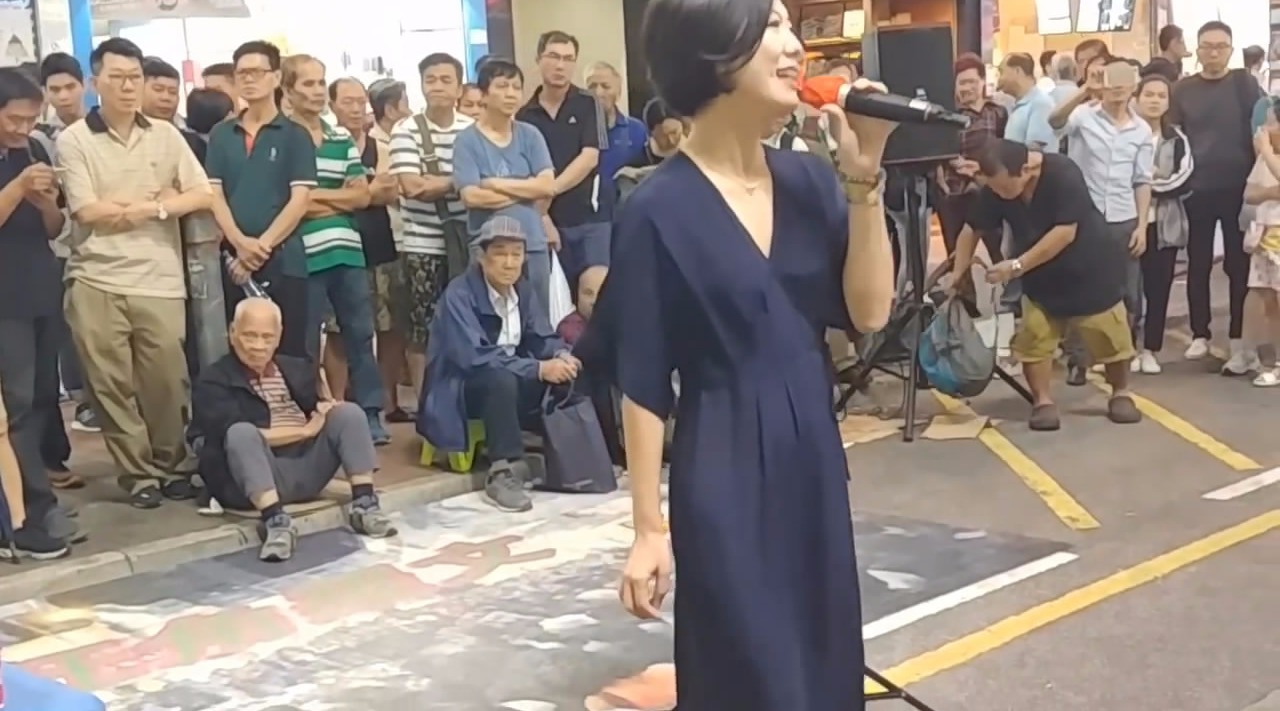 旺角天后龙婷翻唱给100分的歌曲,一开口路人惊呆