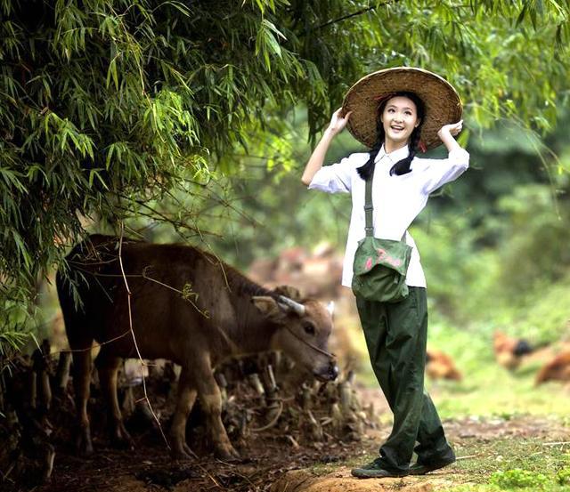 12张让你跨越中国70年代场景的怀旧摄影作品