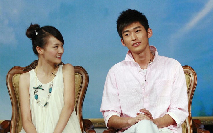 郑爽新男友居然又是个渣男,恋爱期间还和前任藕断丝连