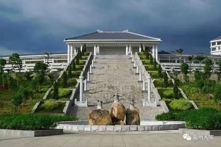 福建省精神卫生中心对面就是福州的市殡仪馆,这里几乎是所有福州人必