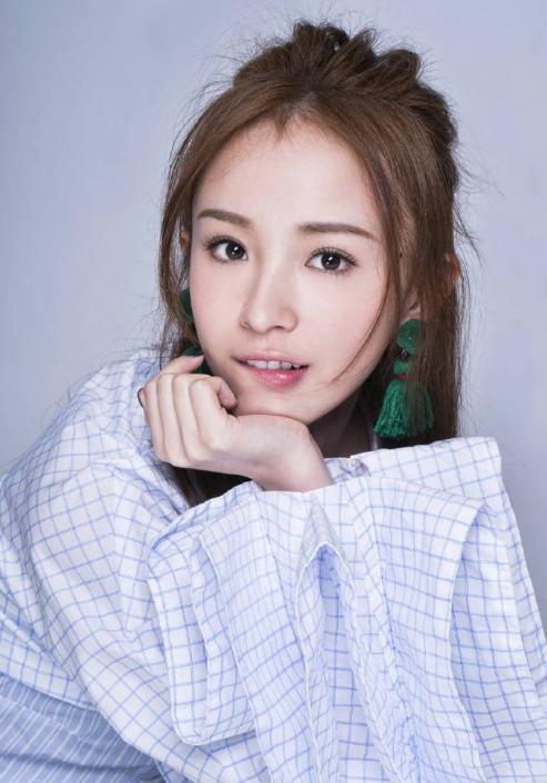 斗鱼周二珂事业步步高升,受邀与顶级明星同台参加综艺节目!