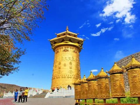 夏天来甘肃肃南避暑旅行,随时都会遇到牧民的节庆活动