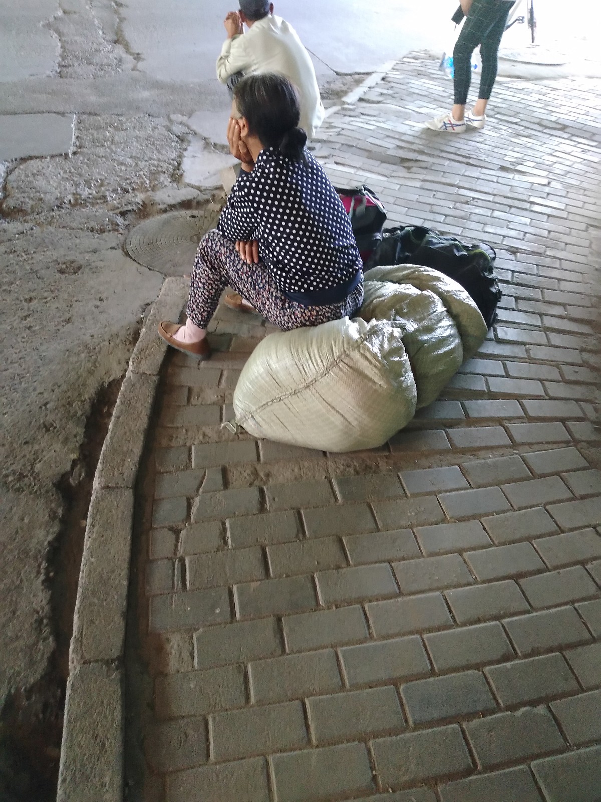 外乡人在异乡,不是道德绑架,只是想说在外地,我们生活不一样