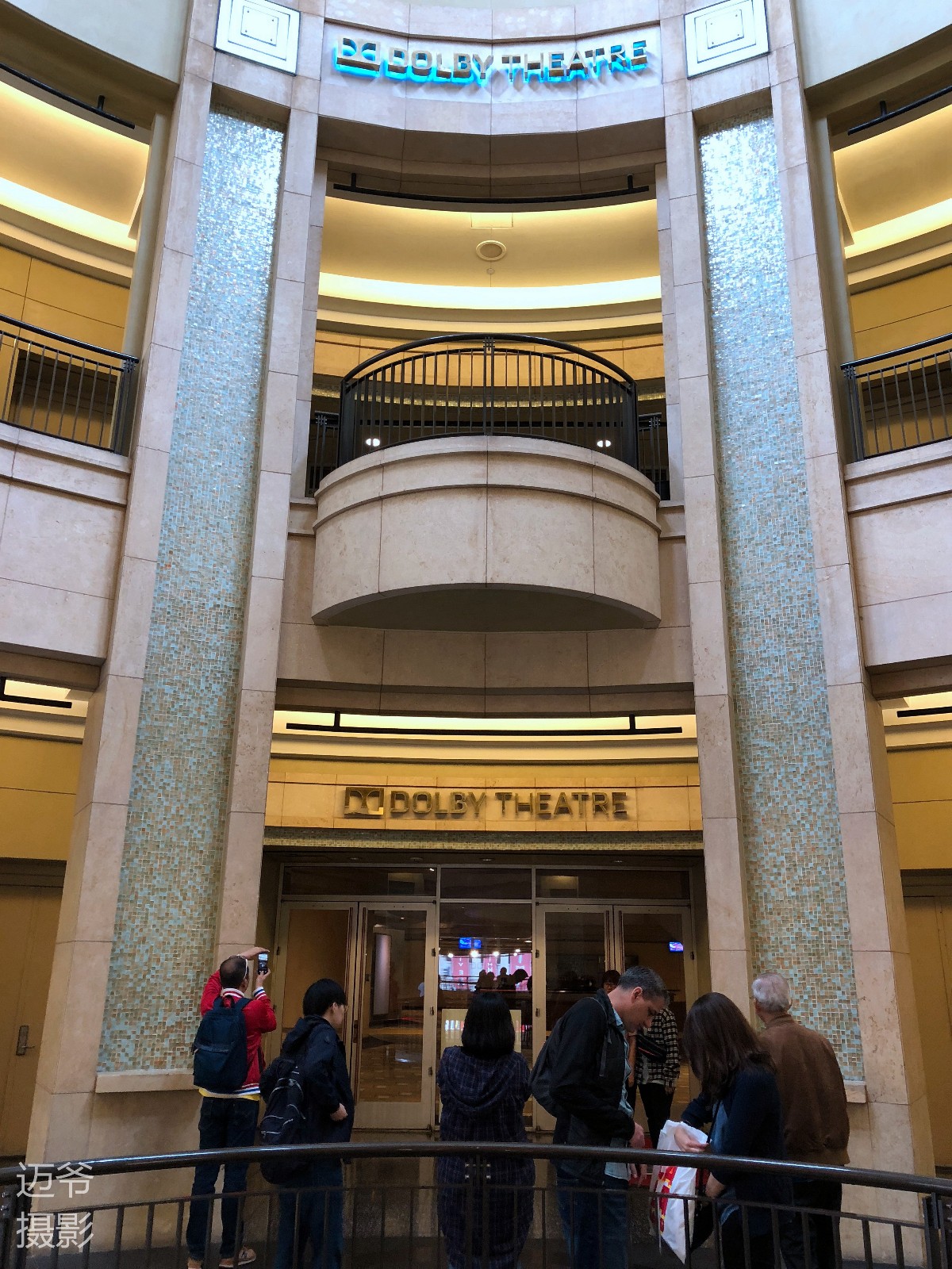 好莱坞大道上杜比剧院【手机原创摄影】