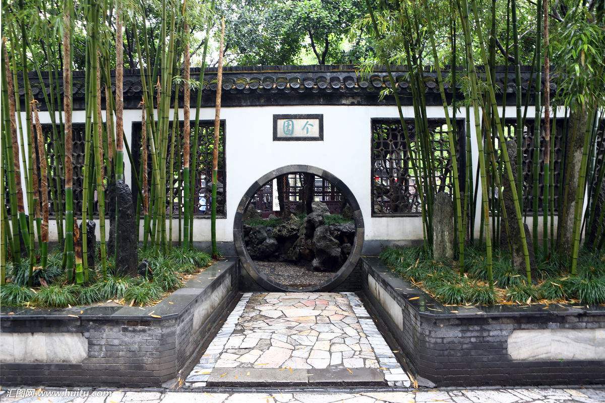 在细雨蒙蒙中游览个园,感受万竹带来的震撼