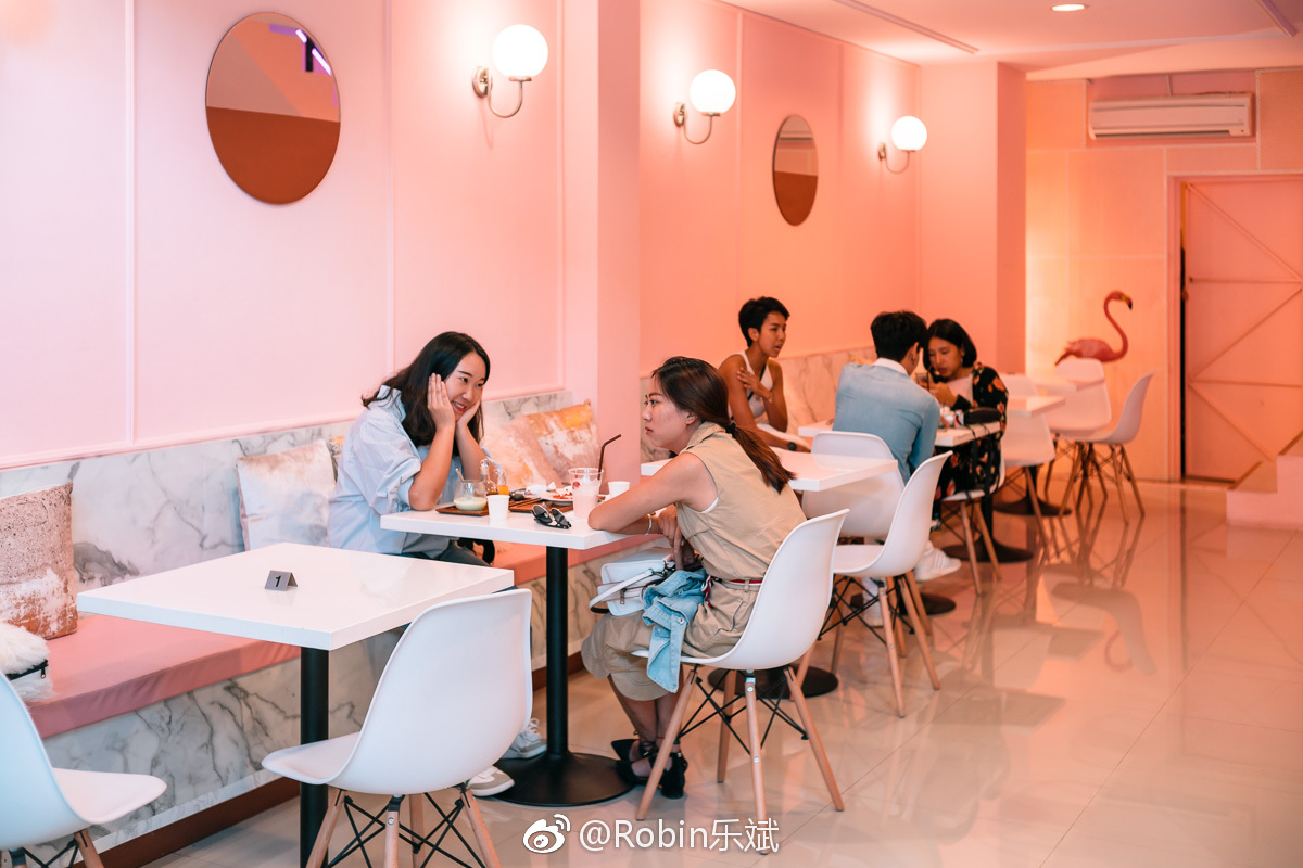 清迈宁曼路偶遇一家火烈鸟主题cafe