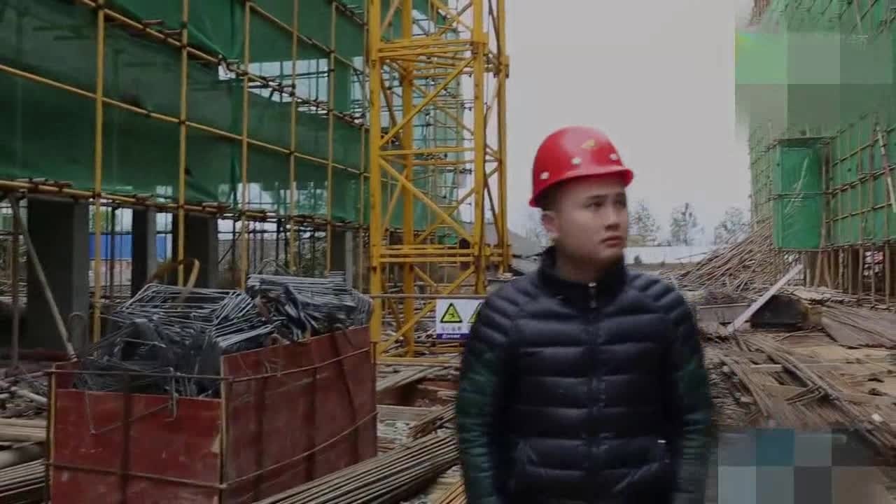 包工头卖车给人发工资,自己却困在工地不敢回家!