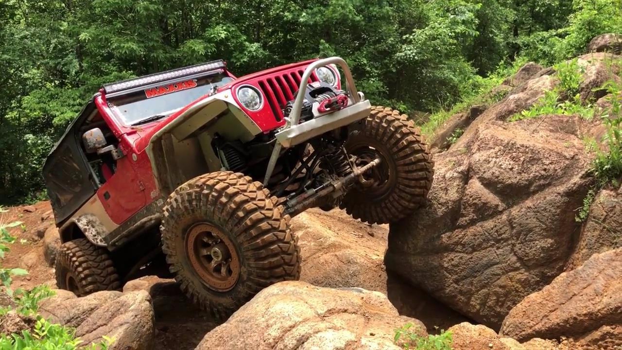 实拍吉普牧马人lj极限越野挑战