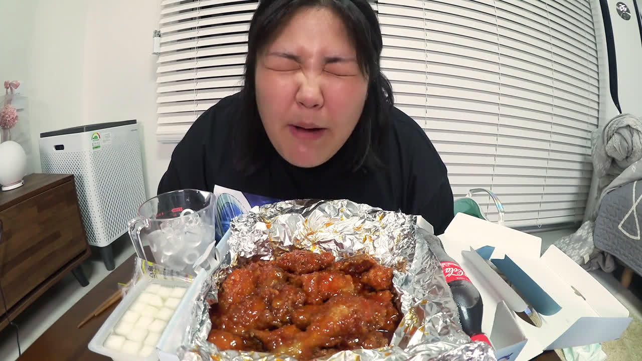 韩国大胃吃播,奔驰小哥5桶肥宅快乐面,是火鸡拌面么? 美食