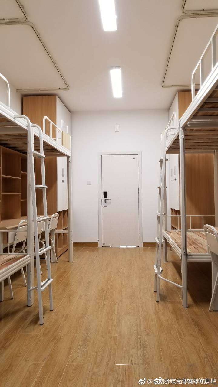 云南师范大学商学院2018级新生宿舍实拍六人间3000年木地板