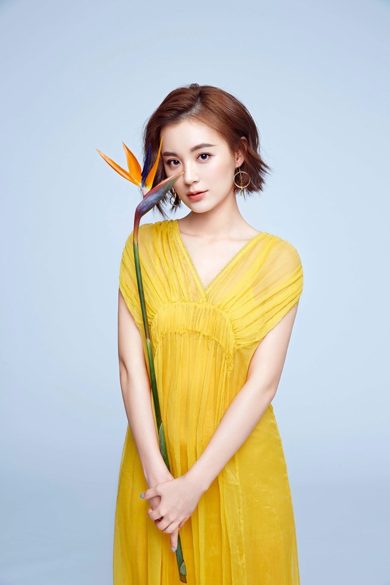 国色天香毛林林 英气十足魅惑写真