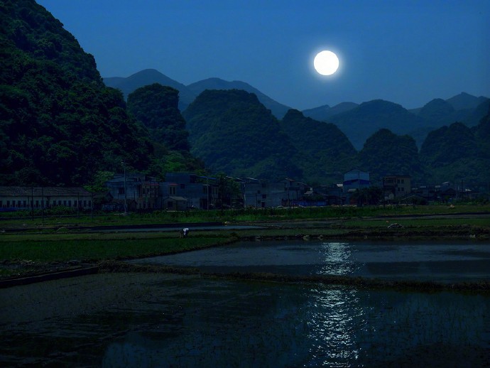 明月照华夏,呵护夜行人