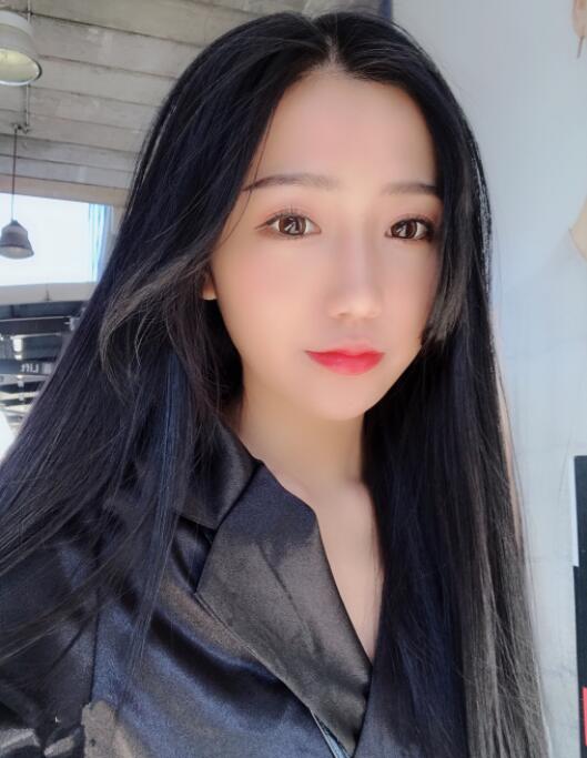 斗鱼主播小深深退学回国 放弃国外读研机会专心做主播引争议