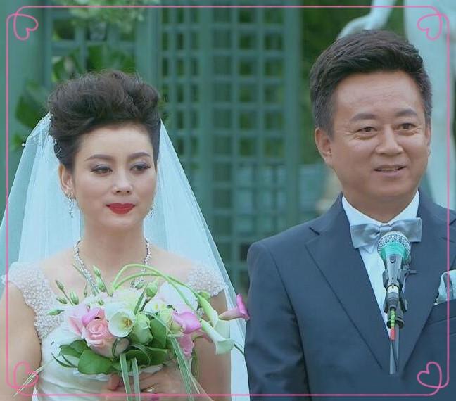 央视春节晚会主持朱军王宁是央视《新闻联播》前播音员,可见这个职位