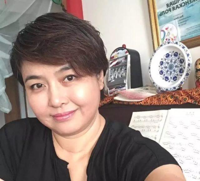 重返演艺圈沦为配角,例如《四世同堂》里专横跋扈自私虚伪的"胖菊子"