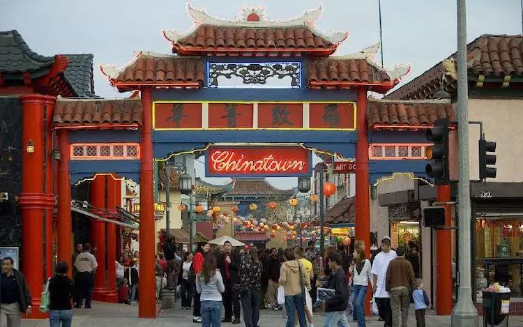 唐人街商户撤离,华人都去哪儿了?美媒:他们开始融入美国社会了