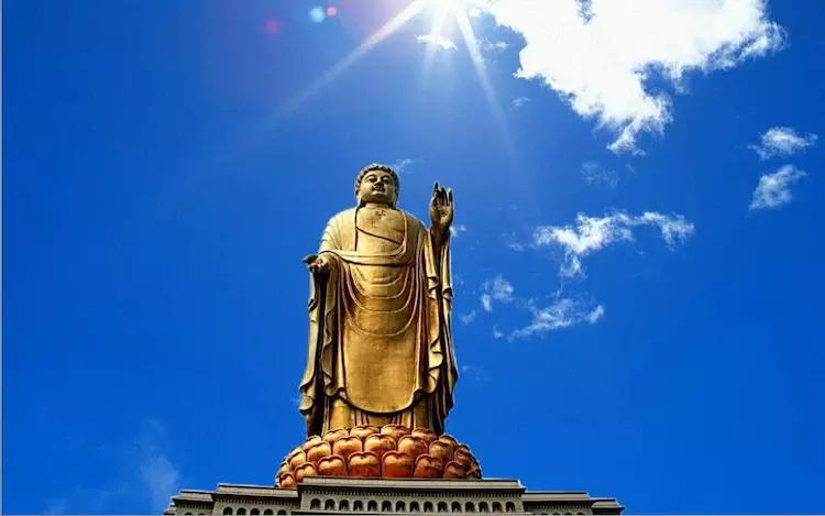 世界最大佛像:花12亿建成,用黄金二百多斤,如今却被游客吐槽