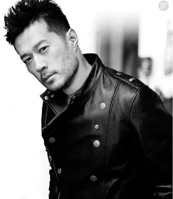 他是荧幕上霸道总裁,30岁出道搭唐嫣走红,今46岁成黄金剩男