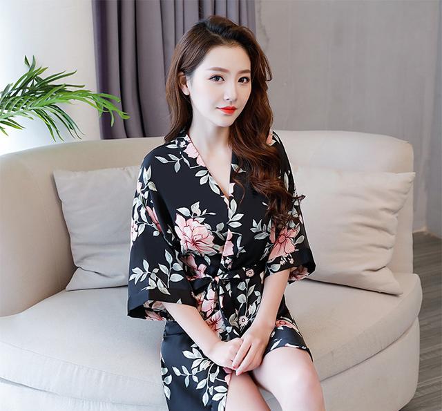 为什么上海贵妇不穿传统睡衣了看看下面女人这样穿真的都很美