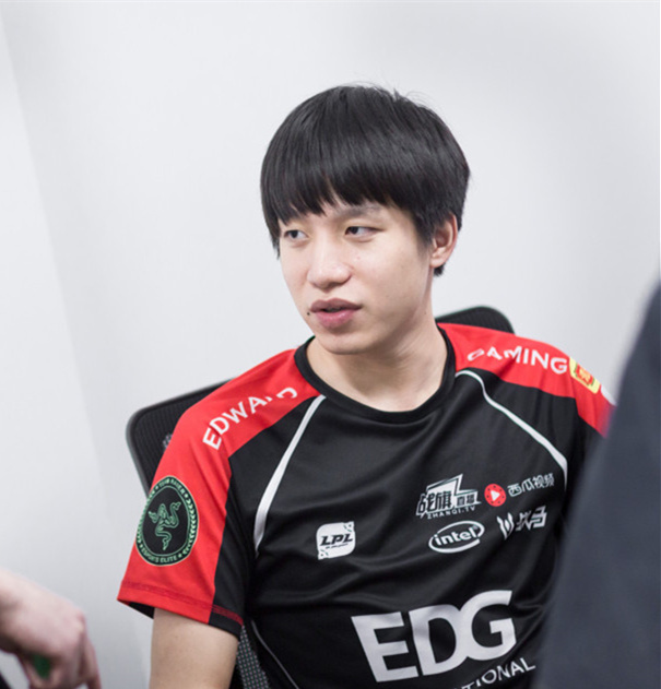 首先,厂长对edg另一个打野haro表示自