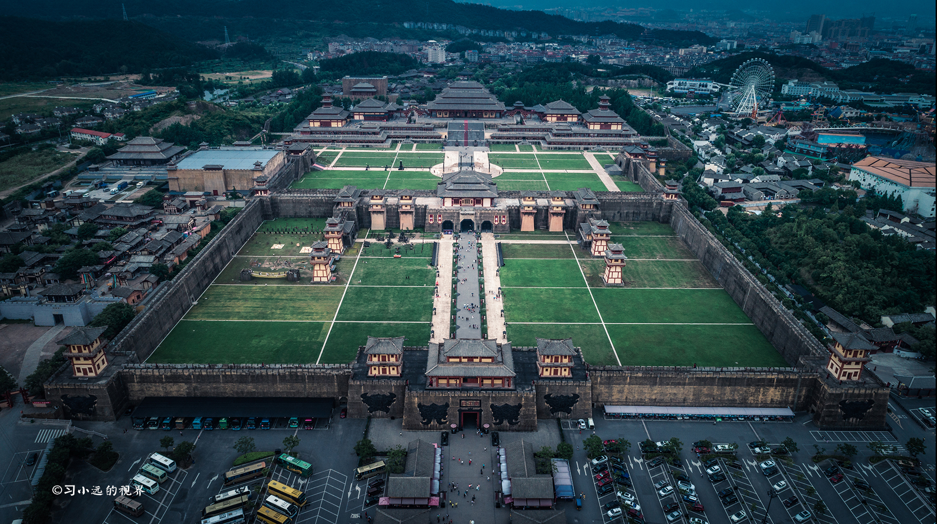 不管是千古一帝,还是独夫民贼,秦王宫的恢弘气势还是存在的