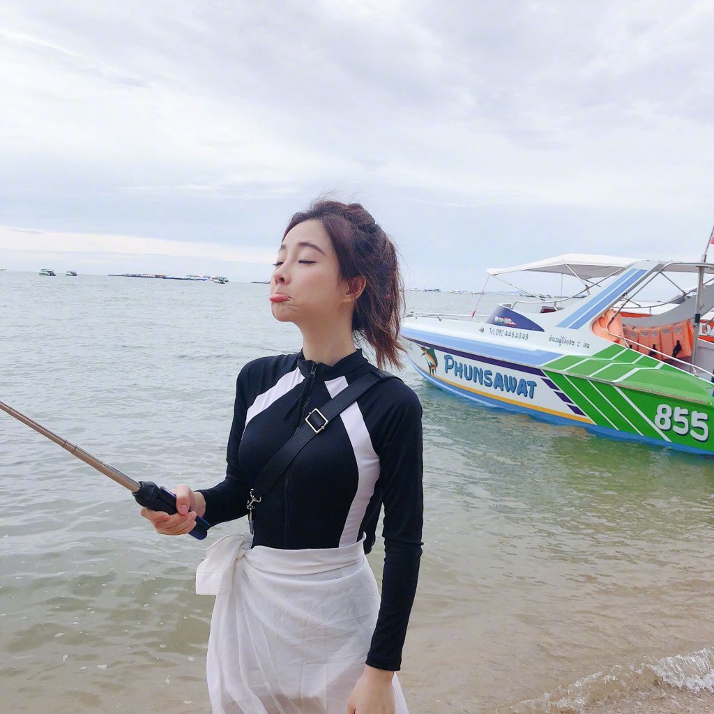 斗鱼一姐冯提莫泳装照让网友大失所望粉丝夸她很有自知之明