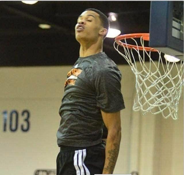 当然格林也是曾经的扣篮王,而最让人记忆犹新的就是吹完蜡烛之后的