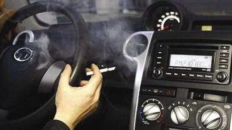 喜欢在车内抽烟的你,赶紧醒醒吧!-新浪汽车