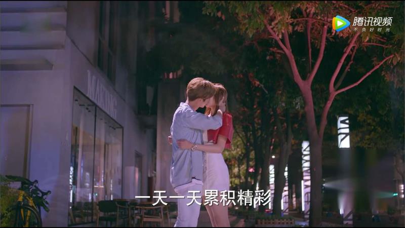 甜蜜暴击鹿晗关晓彤互送定情信物开启甜蜜爱恋海边玩公主抱