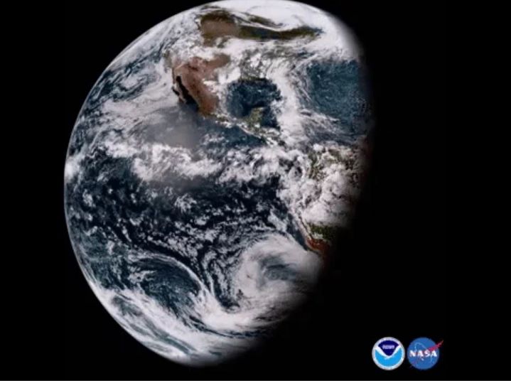 3万公里外气象卫星眼中的地球原来长这样,太震撼了!