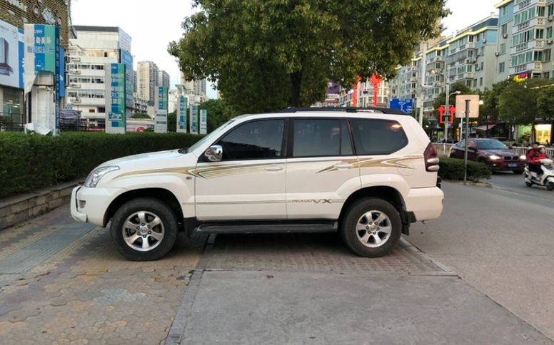 实拍08款丰田普拉多,车主表示:川藏线都去了三次