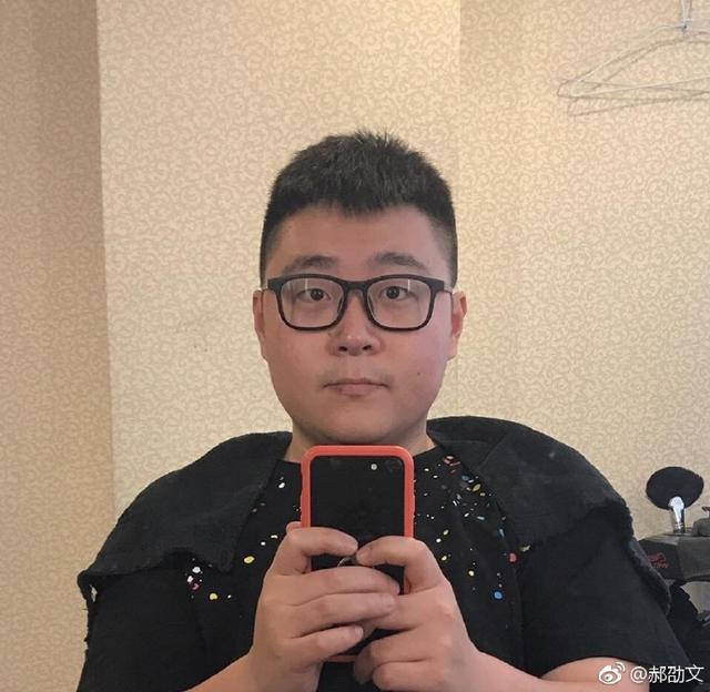 两人同演《笑林小子》走红,一人霸屏多年,他却落魄打工凑学费