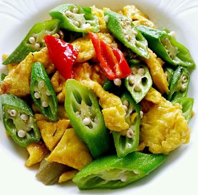 秋葵炒鸡蛋,最适合炎热的夏天吃,简单营养又好吃