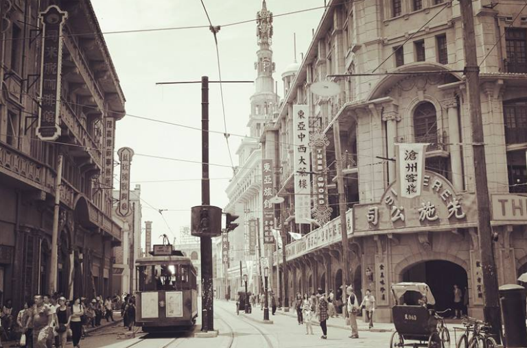 上海滩的女流氓,14岁怀孕被抛弃后,她直接提刀上门逼着男友结婚