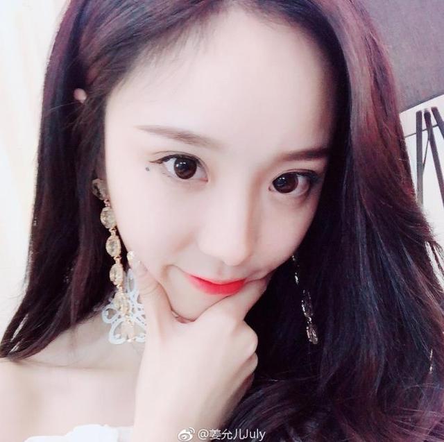 线下最美迅雷主播姜允儿,气质样貌力压阿冷,唱歌比冯提莫还好听