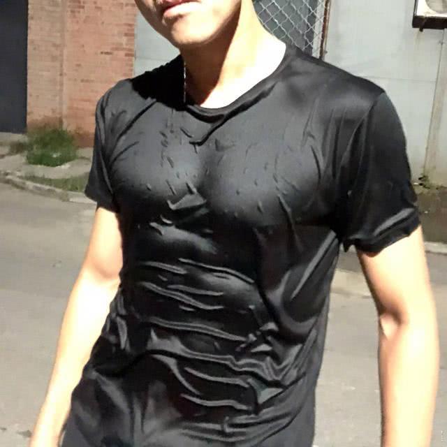 邓超秀腹肌网友却吐槽他是p的