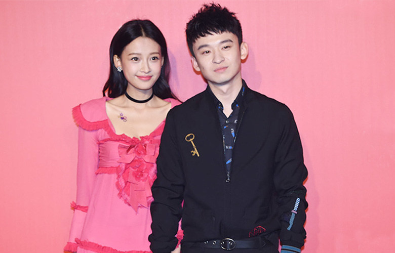 孙怡晒董子健床照大秀恩爱,这对小夫妻的感情真是让人羡慕