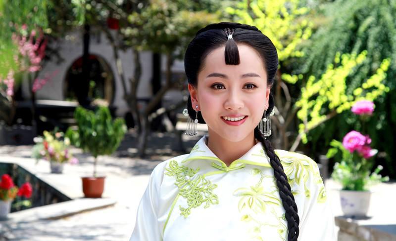 她9岁嫁给姐夫32岁封贵妃抚育天子被三代皇帝宠成皇贵妃